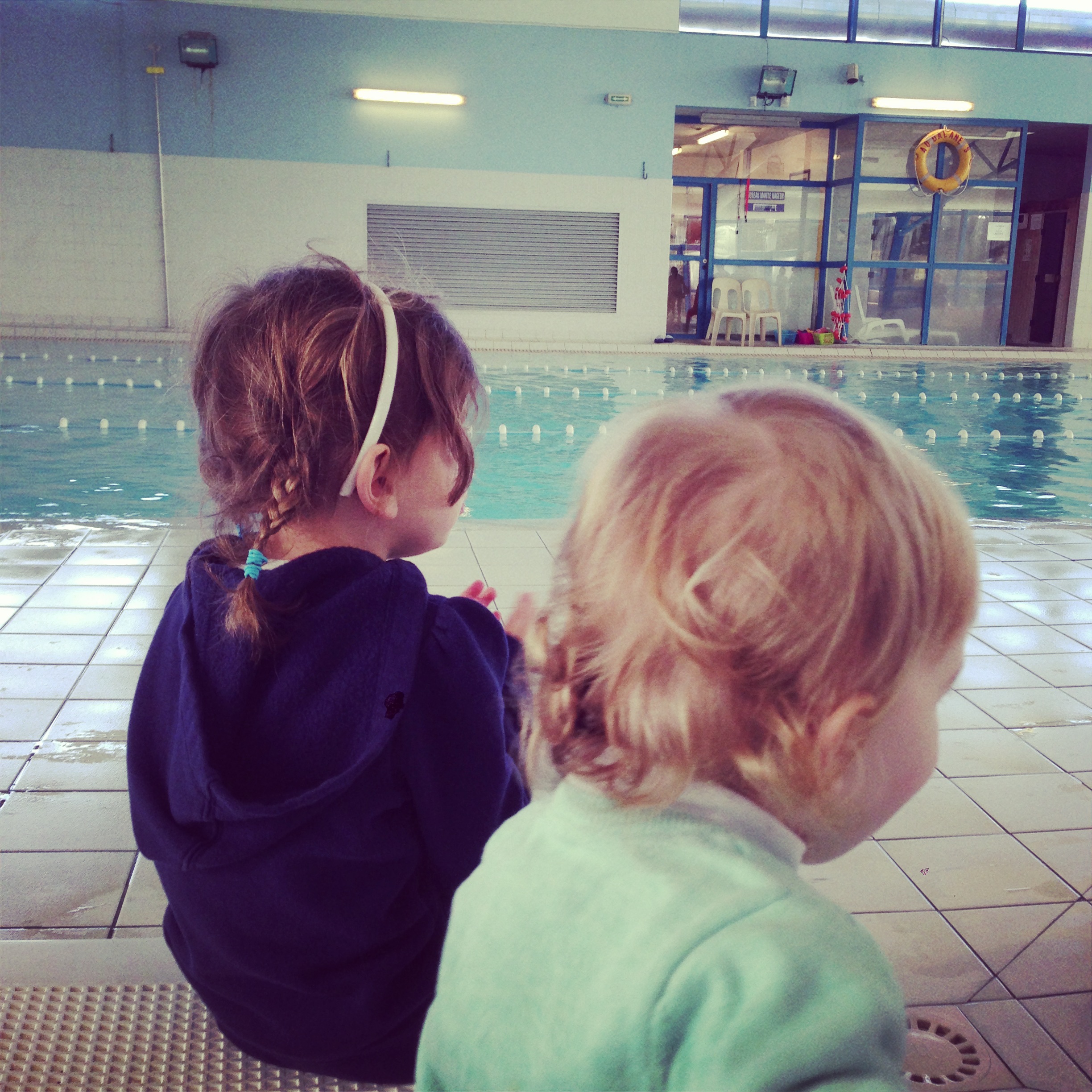 girls-piscine