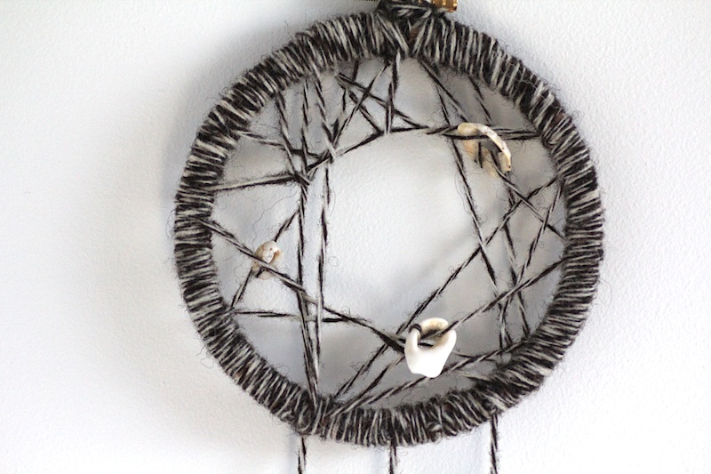 DIY dreamcatcher coquillages (via wonderfulbreizh.fr)