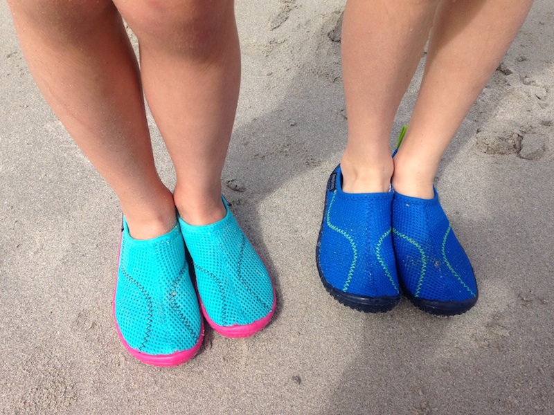 Lycras anti-UV et aquashoes enfant Tribord (via wonderfulbreizh.fr)