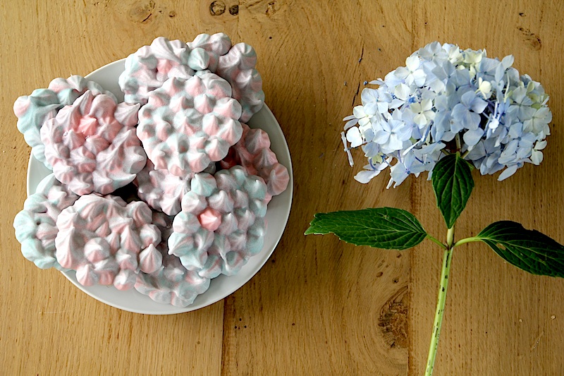 Meringues hortensias via Wonderful Breizh