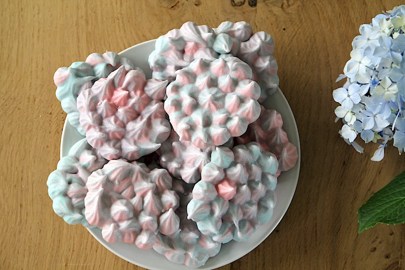 Meringues hortensias via Wonderful Breizh