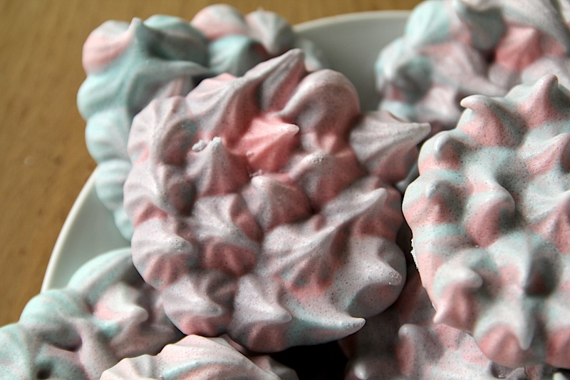 Meringues hortensias via Wonderful Breizh