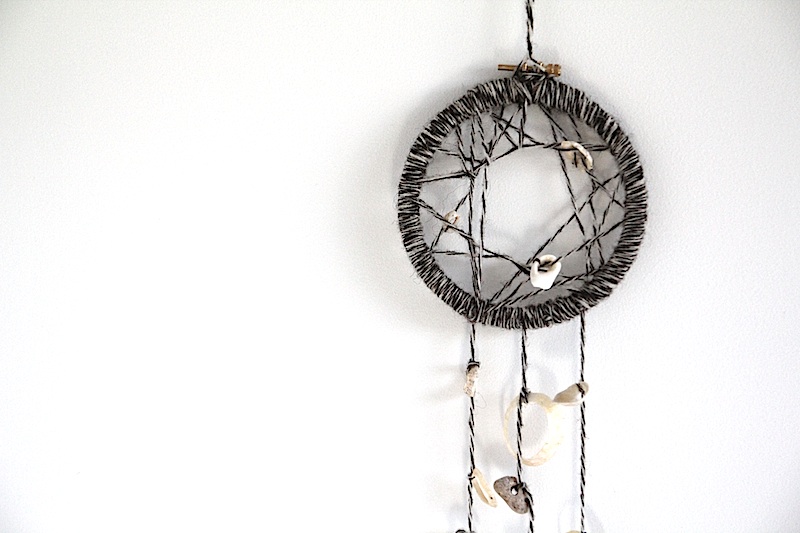 DIY dreamcatcher coquillages (via wonderfulbreizh.fr)