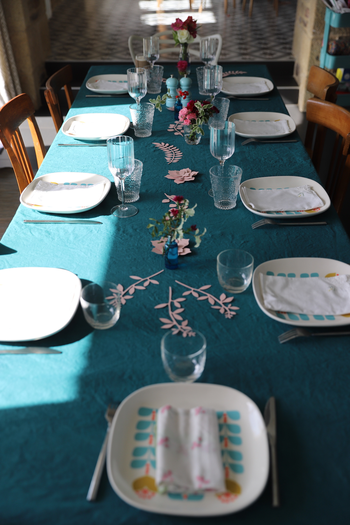 Nappe brodée main coton blanc neuve